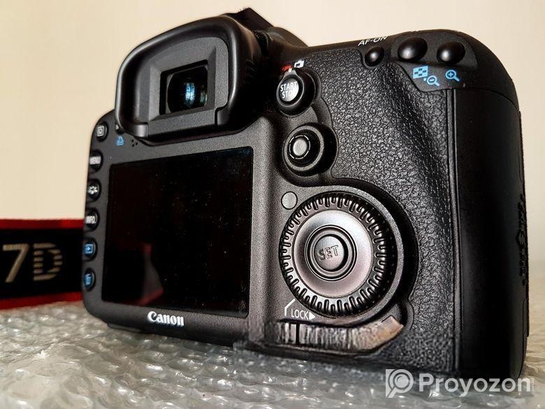 Canon 7D Pro DSLR with STM Lens/ Boxed