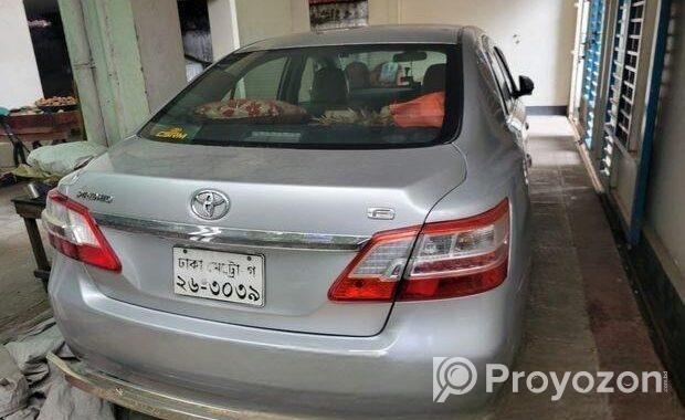 Toyota Premio . 2013