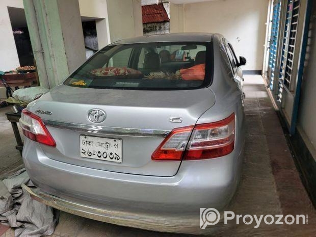 Toyota Premio . 2013