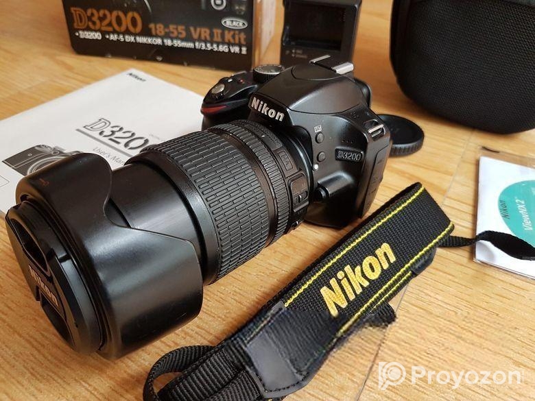 Nikon D3200 (24mp/MicPort) with Zoom Lens