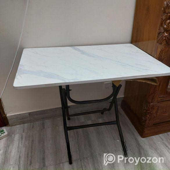 পড়ার টেবিল সেল হবে কেউ নিতে চাইলে ইনবক্সে করবেন