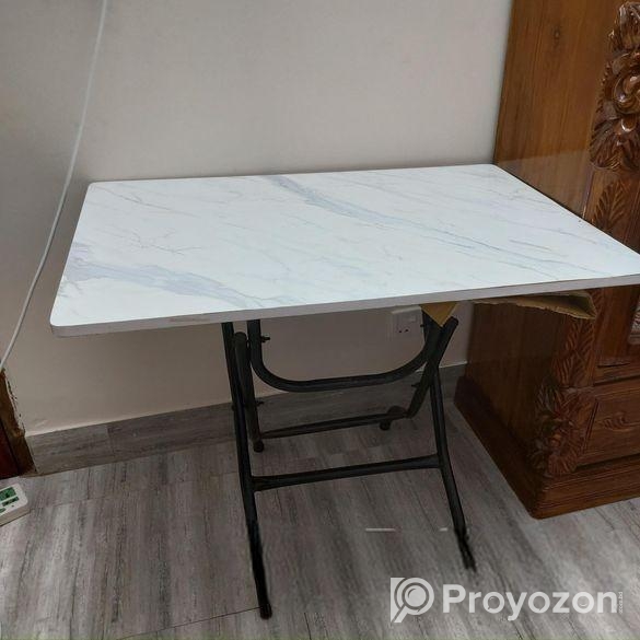 পড়ার টেবিল সেল হবে কেউ নিতে চাইলে ইনবক্সে করবেন