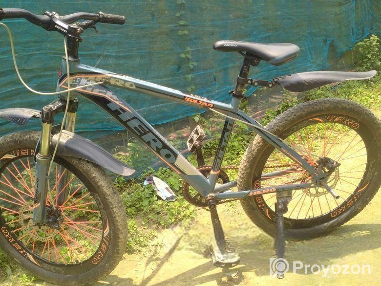 এটি একটি হিরো ব্রান্ডের নন গিয়ার সাইকেল