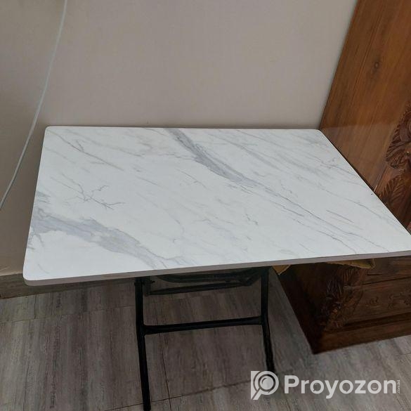 পড়ার টেবিল সেল হবে কেউ নিতে চাইলে ইনবক্সে করবেন