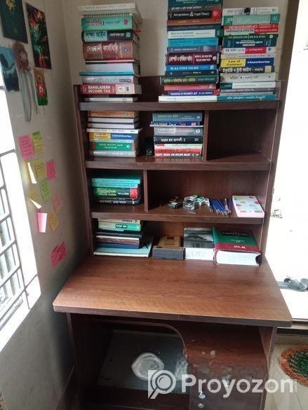 প্লাইউড়ের তৈরি পড়ার টেবিল।একদম নতুন কন্ডিশন।