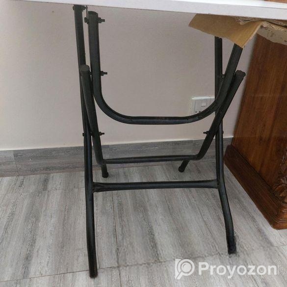 পড়ার টেবিল সেল হবে কেউ নিতে চাইলে ইনবক্সে করবেন