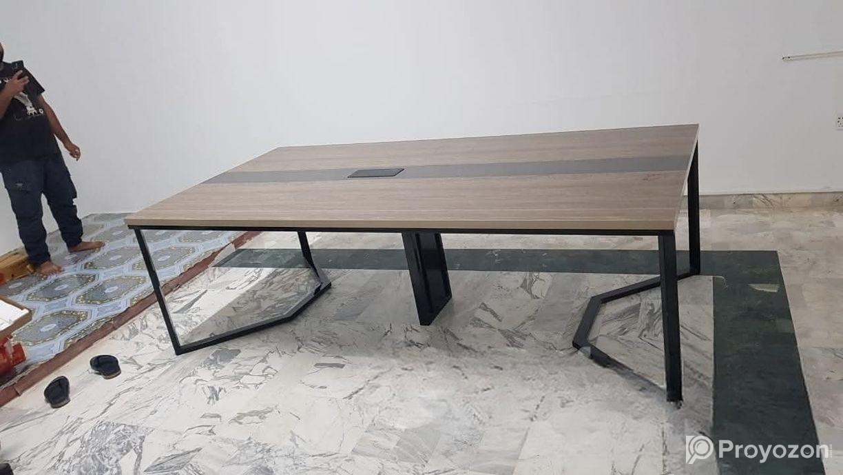 কনফারেন্স টেবিল