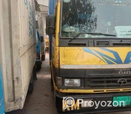 Tata Covered Van 2017