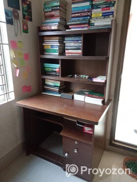 প্লাইউড়ের তৈরি পড়ার টেবিল।একদম নতুন কন্ডিশন।