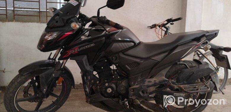 Honda X Blade ` 2022