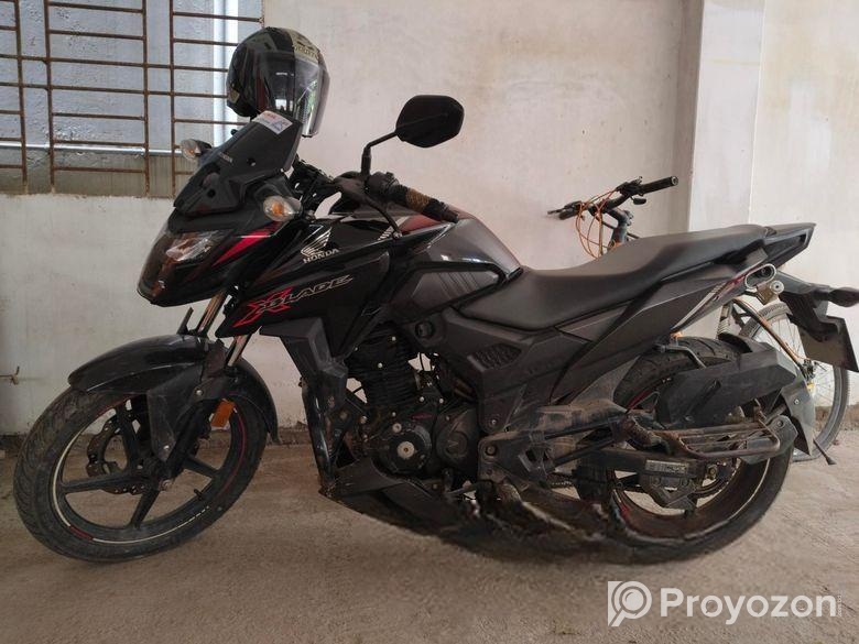 Honda X Blade ` 2022
