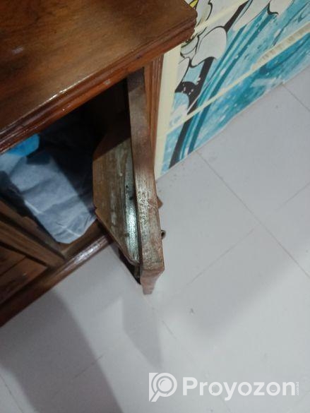 ডেসিং টেবিল