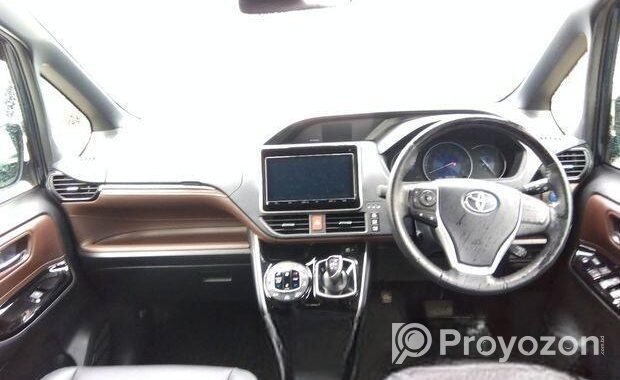 Toyota Esquire GI Mica Blue 4/90k 2020