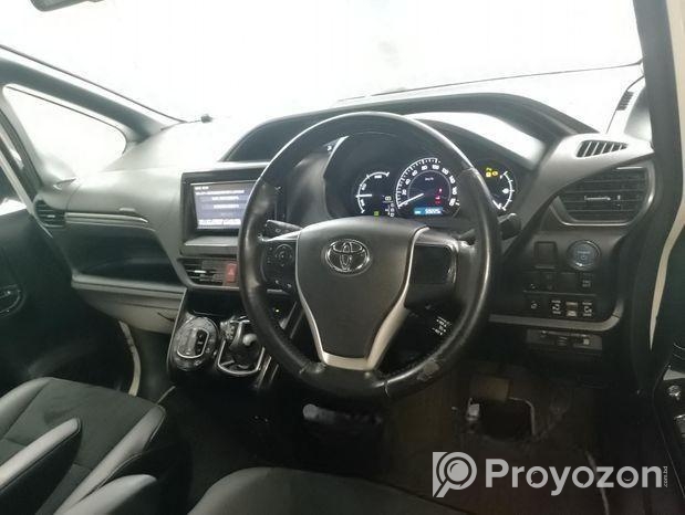 Toyota Esquire . 2020