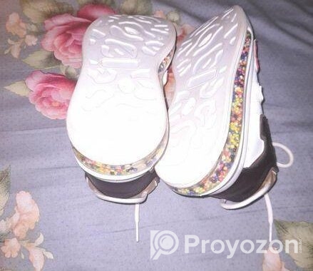 Sneakers sell