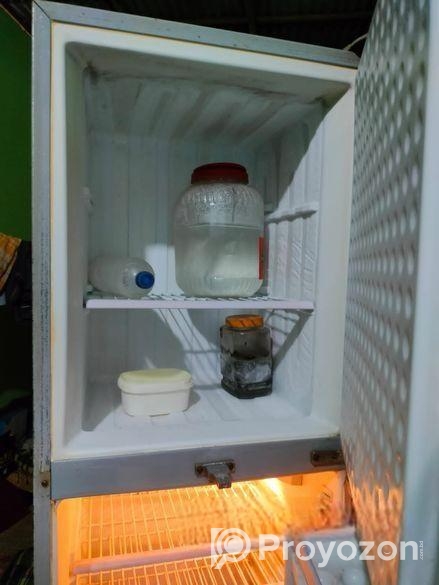 ফ্রিজ বিক্রয় হবে