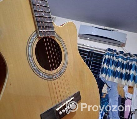 Onek valo guiter