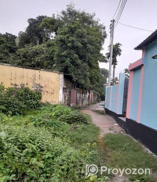 জরুরী ভিত্তিতে ৪ শতক জায়গা বিক্রয় করা হবে