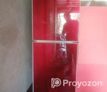 Singer fridge for sell