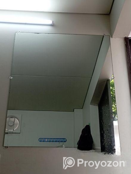 ওয়াশ রুমের আয়না