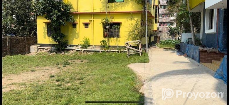 নোয়াখালী মাইজদী জেলা শহরের প্রাণকেন্দ্রে জায়গা ব