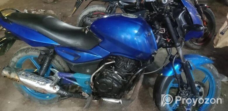 Bajaj Pulsar 150 . 2015