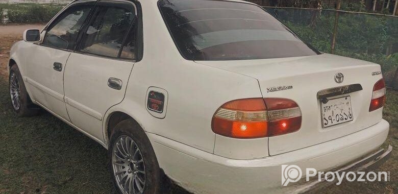 Toyota Corolla . 1999