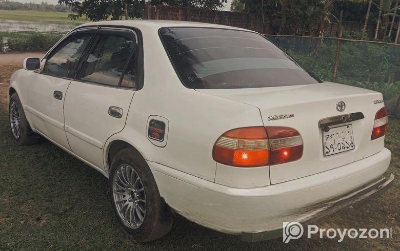 Toyota Corolla . 1999