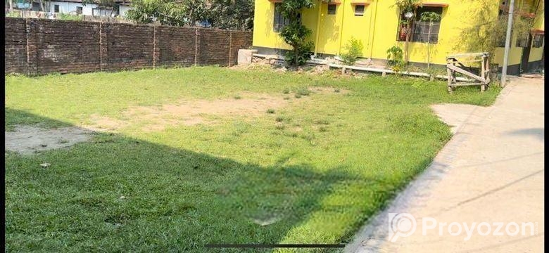 নোয়াখালী মাইজদী জেলা শহরের প্রাণকেন্দ্রে জায়গা ব