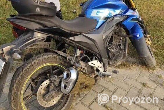 Suzuki Gixxer . 2018