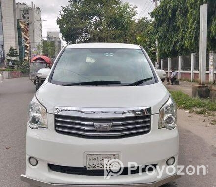 Toyota Noah X Noha japan 2011