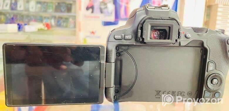 Canon 200d with Kit And Zoom Lense