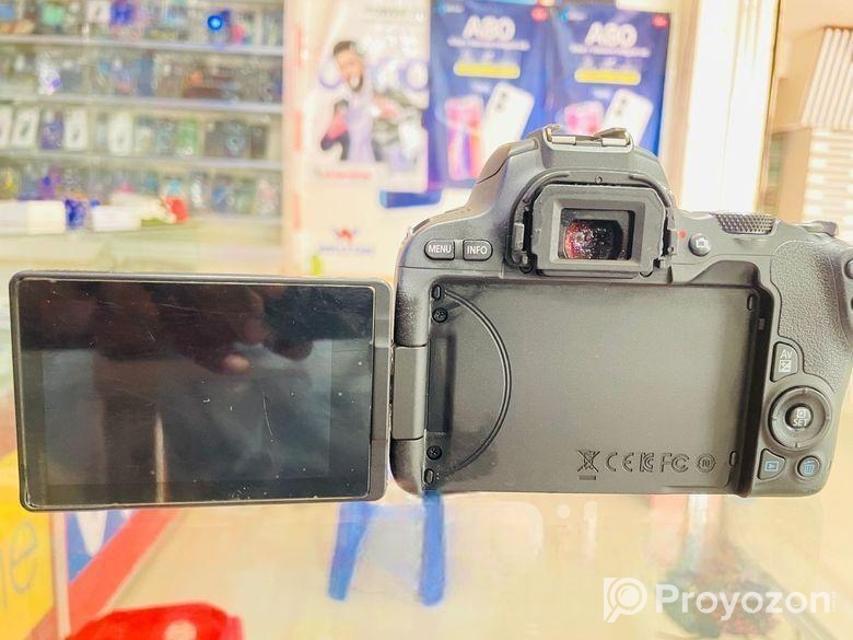 Canon 200d with Kit And Zoom Lense