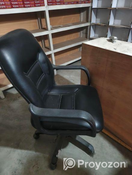 চেয়ার বিক্রি করা হবে