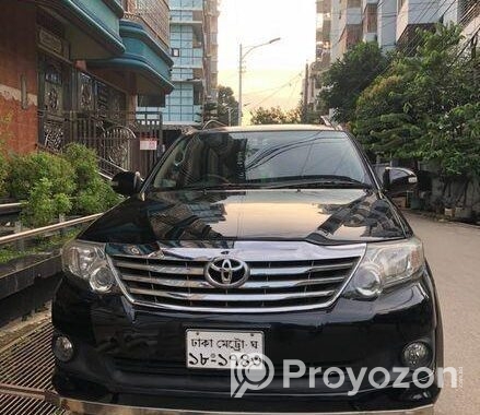 Toyota Fortuner . 2013