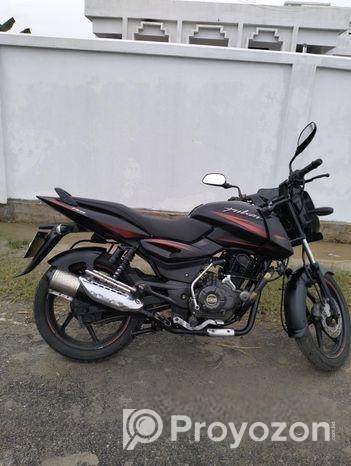 Bajaj Pulsar 150 . 2017