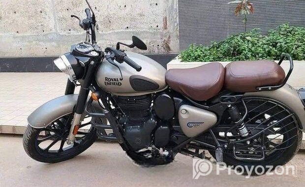 Royal Enfield Classic 350 . 2025