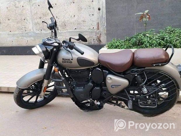 Royal Enfield Classic 350 . 2025