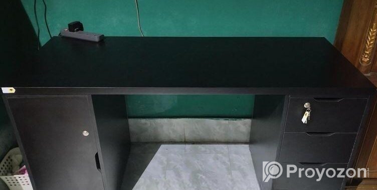 Computer table/desk ️