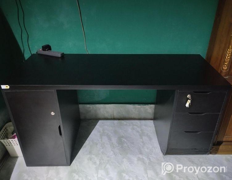 Computer table/desk ️