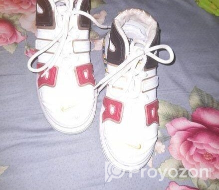 Sneakers sell