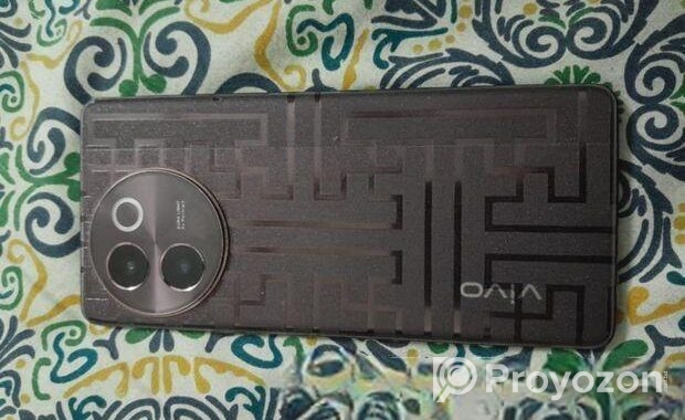 Vivo V30 best phone (Used)