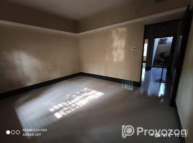 ফ্যামিলি বাসা ভাড়া হবে।