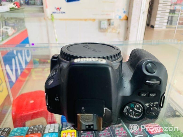 Canon 200d with Kit And Zoom Lense