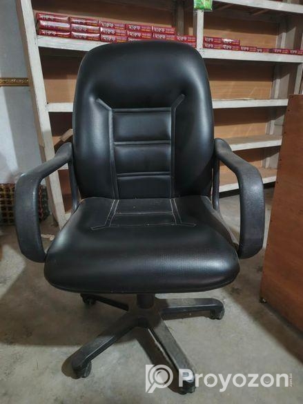 চেয়ার বিক্রি করা হবে