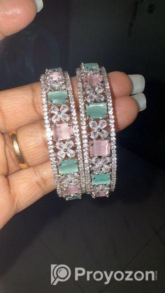 চুরি ইন্ডিয়ান পাথরের তৈরি