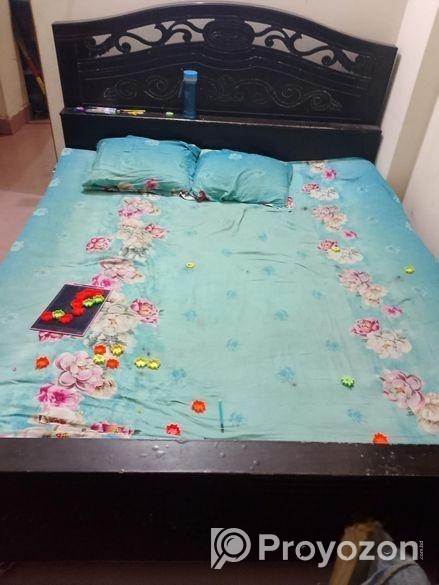 ২ টি খাট ও ১ ওয়ারড্রব