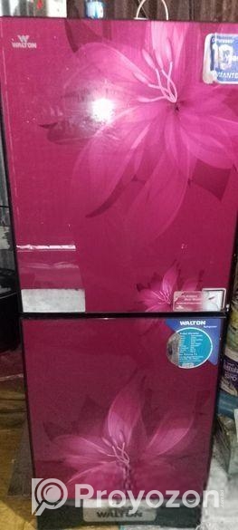 ফ্রিজটি বিক্রি করা হবে।