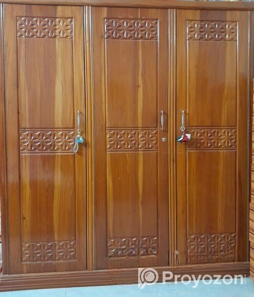 কাঠের আলমারি