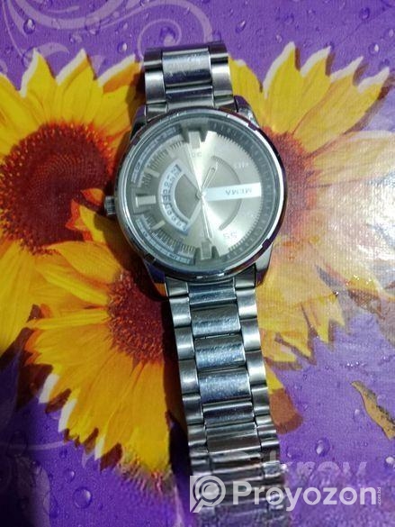 ঘড়িটি বিক্রি করা হবে